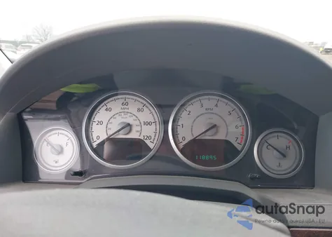 2010 Chrysler Town & Country Touring z USA, uszkodzony, nr VIN 2A4RR5D1XAR450155